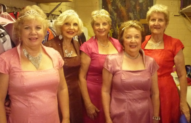gallery/gal/Magic_Night_2013/Girls_in_dressing_room.jpg